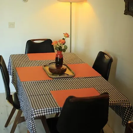 Art & Tulips Art Apartman
